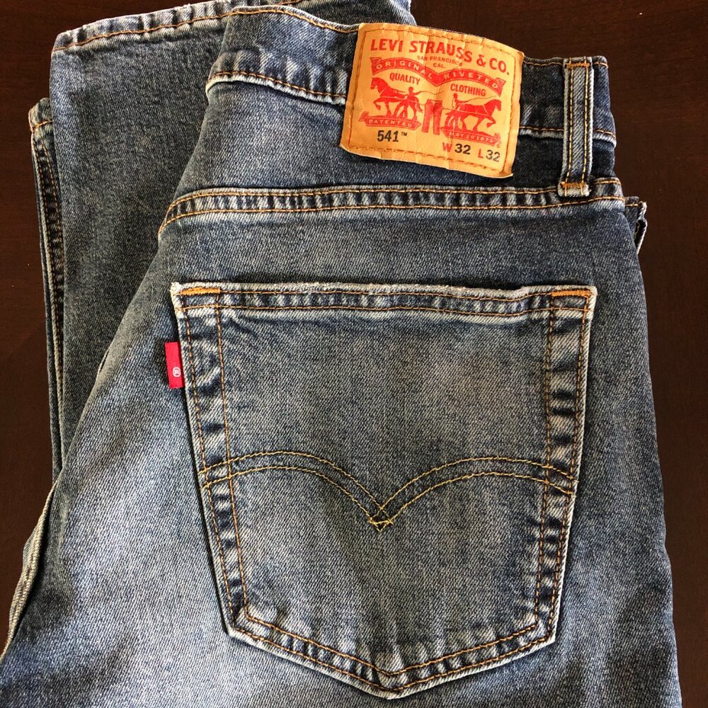 Levi's Men's 541 32x32 Athletic Fit Taper Blue Jeans Medium Wash Denim Casual